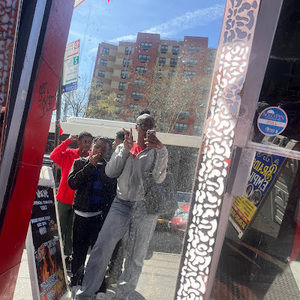 Meet your Posher, Dazeia